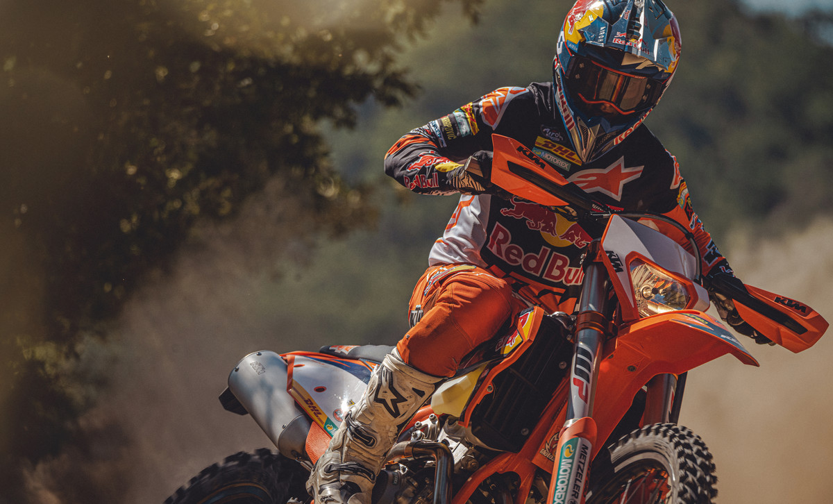 IMPULSA TU ACTITUD READY TO RACE CON LA KTM 350 EXC-F FACTORY EDITION 2022